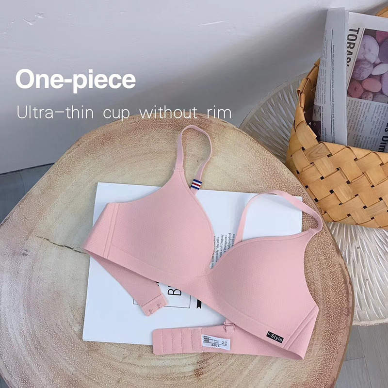 Western Couture Premium Seamless Ultra-Thin Wire-Free Bra (Fits 32 Inch Bust)
